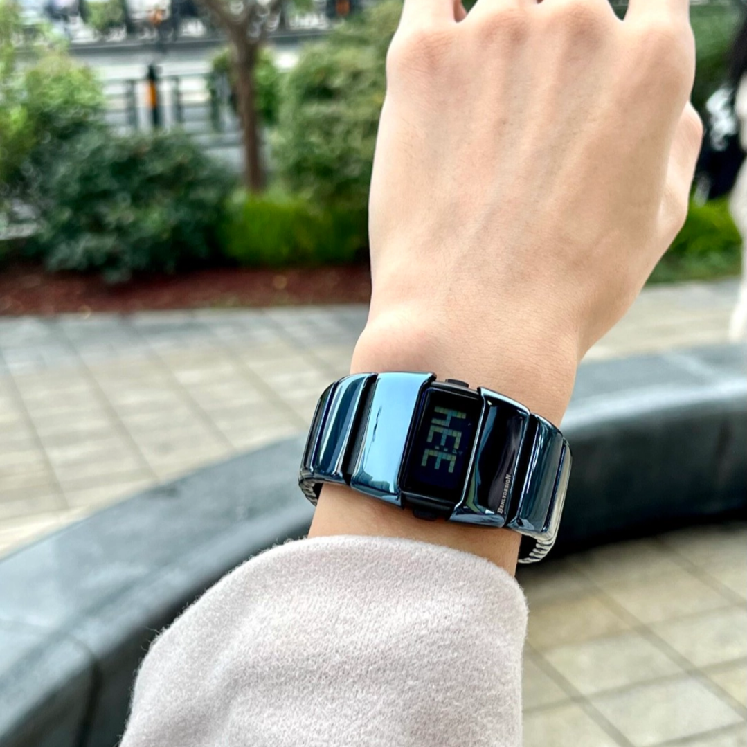 "Retro Futuristic Y2K" X6000