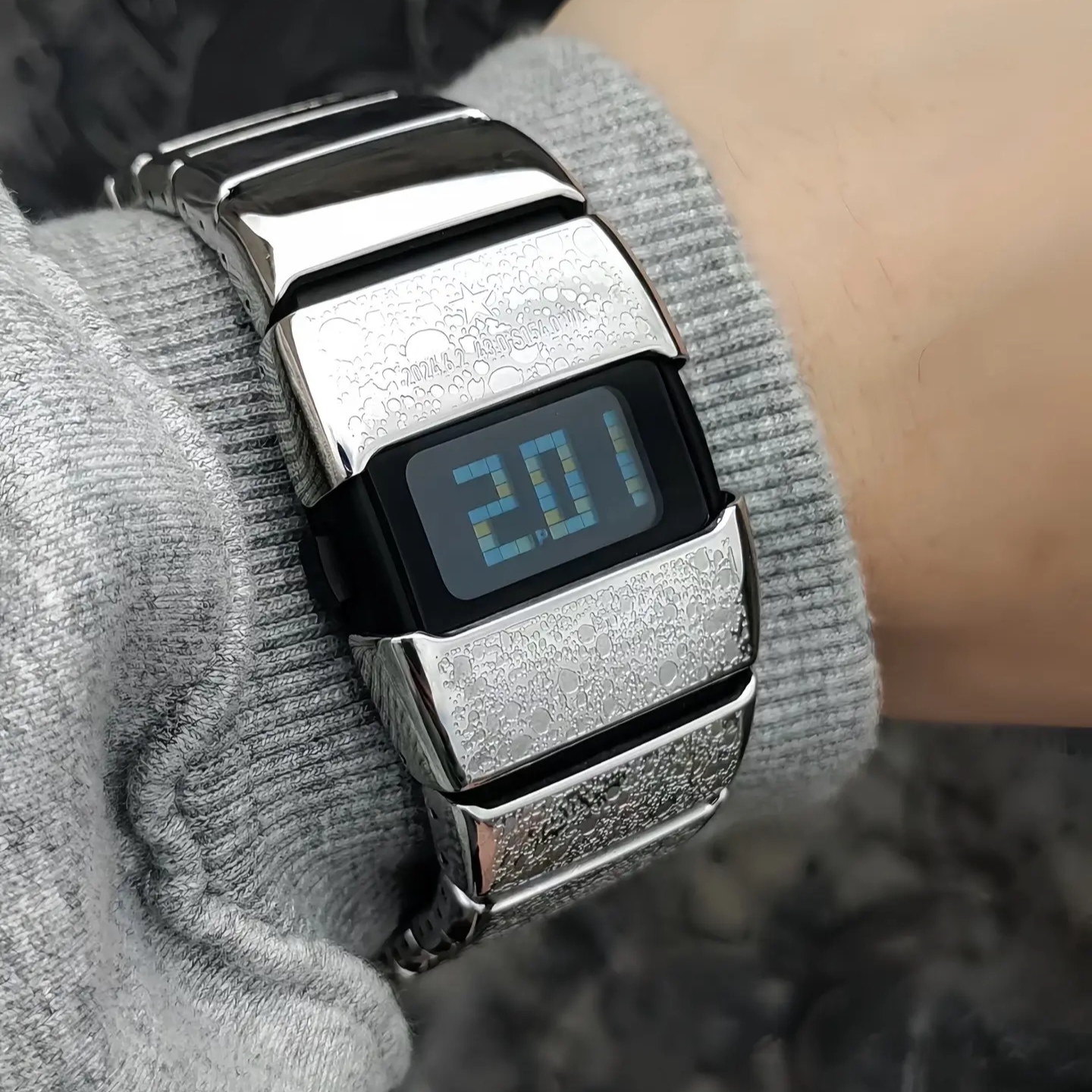 "Retro Futuristic Y2K" X6000